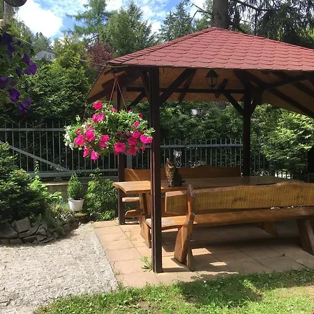 Zimorodek Poczuj Z Nami Magie Karpacza Spacerujac Do Centrum Widok Na Sniezke Guest house